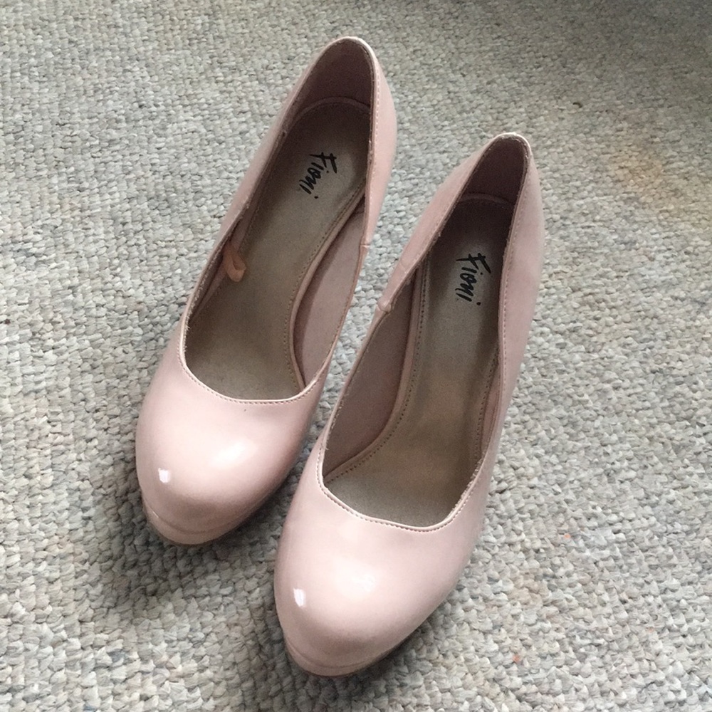 Pumps - Picture 2 of 4